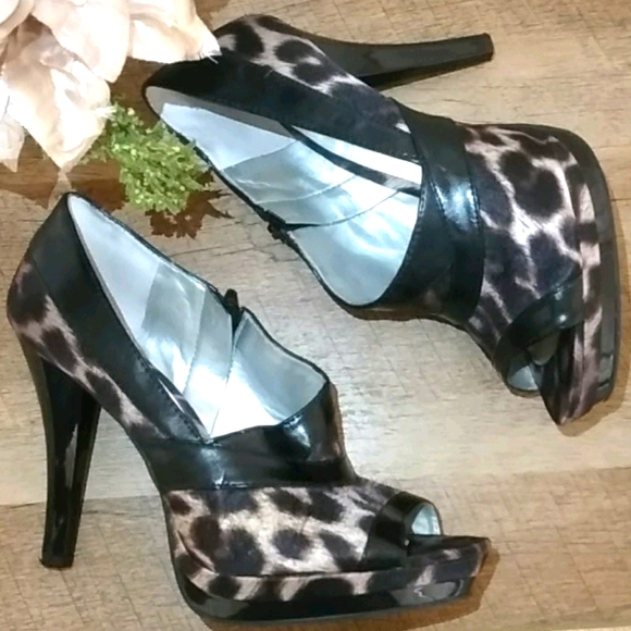 Carlos Santana Shoes - Carlos Santana Fabric/Leather Heels